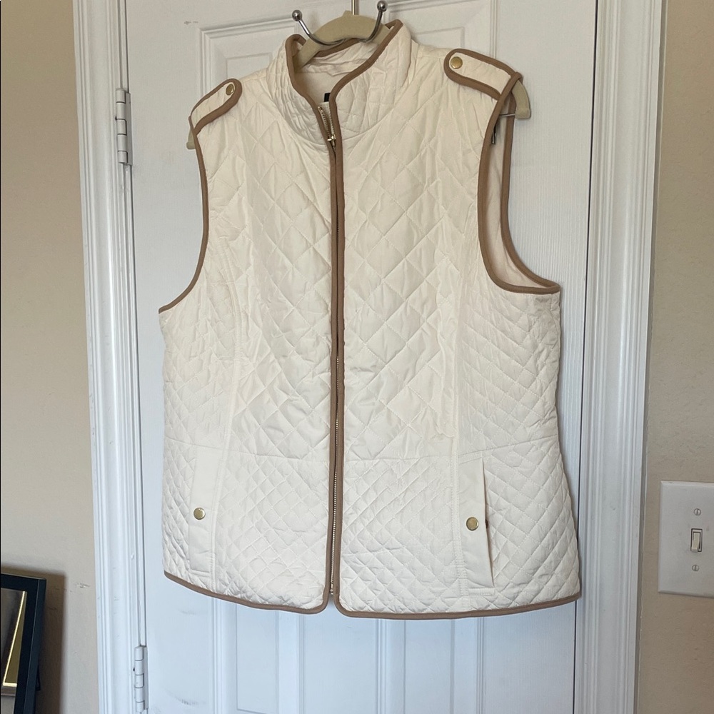 Talbots diamond quilted fleece lined faux leather piping cream vest, size PXL